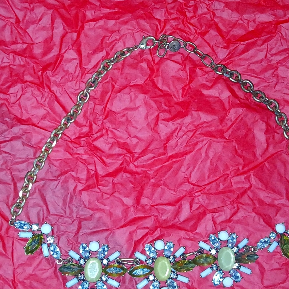 Elegant Gold and Green Statement Necklace